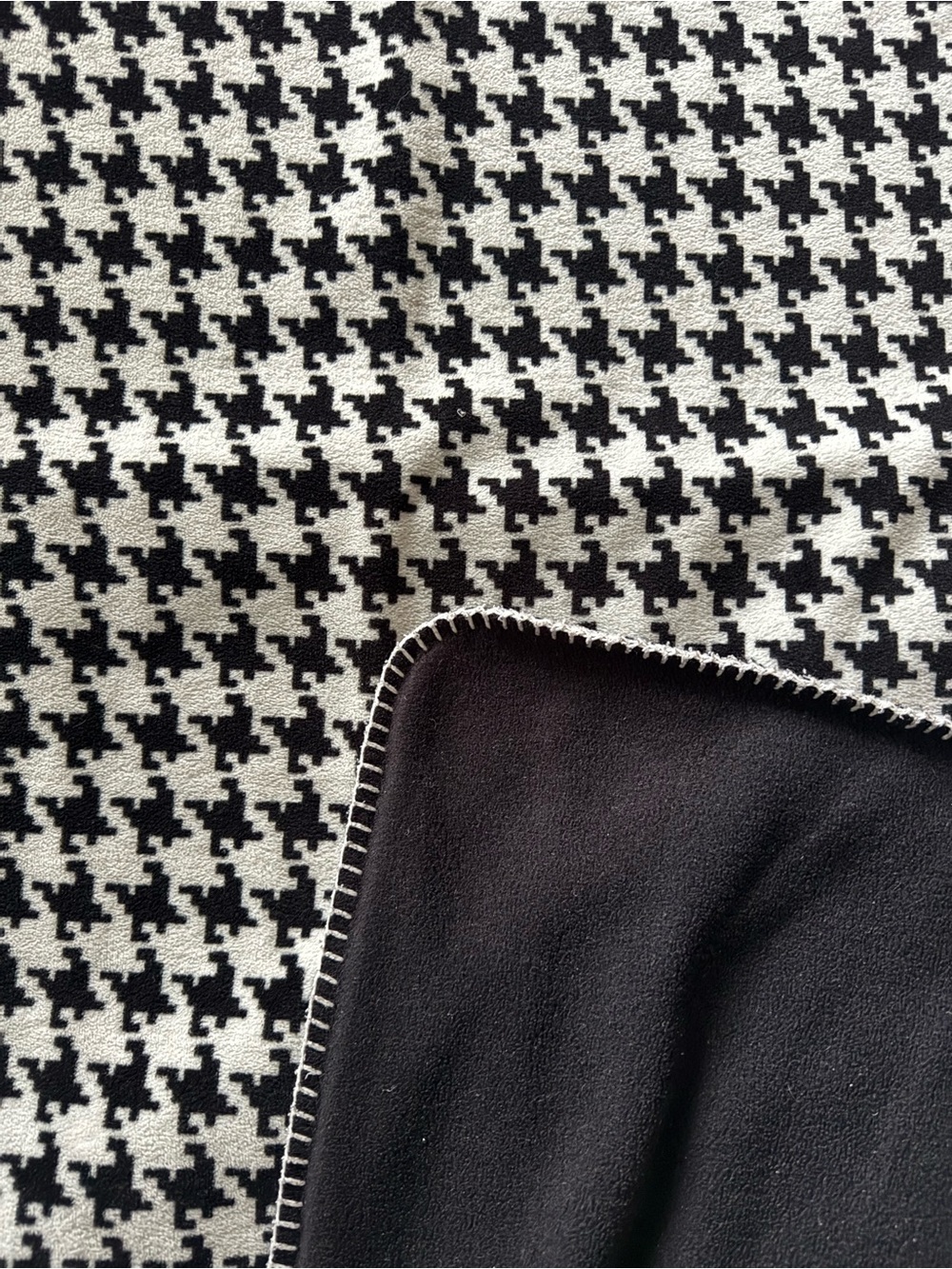 Black and White Houndstooth Throw Blanket